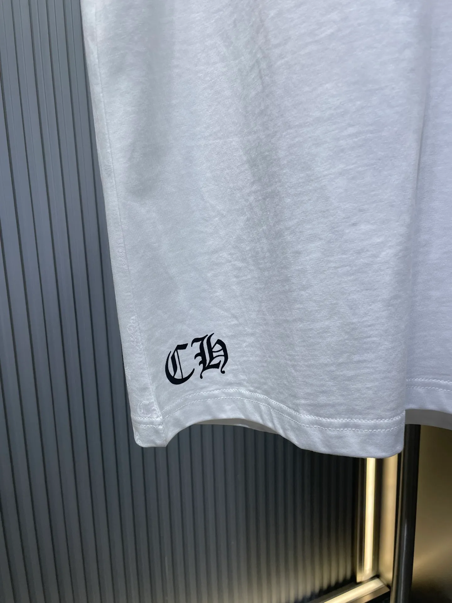 🅿️280 Chrome Hearts 🌟【Top Original】20th Anniversary Vegas Limited Short Sleeves Process description: The fabric is made of 26-woven 200g cotton, ready-to-wear washing process, the printing uses ink printing process + photo glue process, the overall routing is straight and delicate, the fabric is comfortable and soft, the color is consistent and no color difference. It can be matched with the same style to create a fashionable look, control various occasions, customized accessories, complete three standards, the same style for men and women! ⚠️Color: black and white ⚠️Size: SML